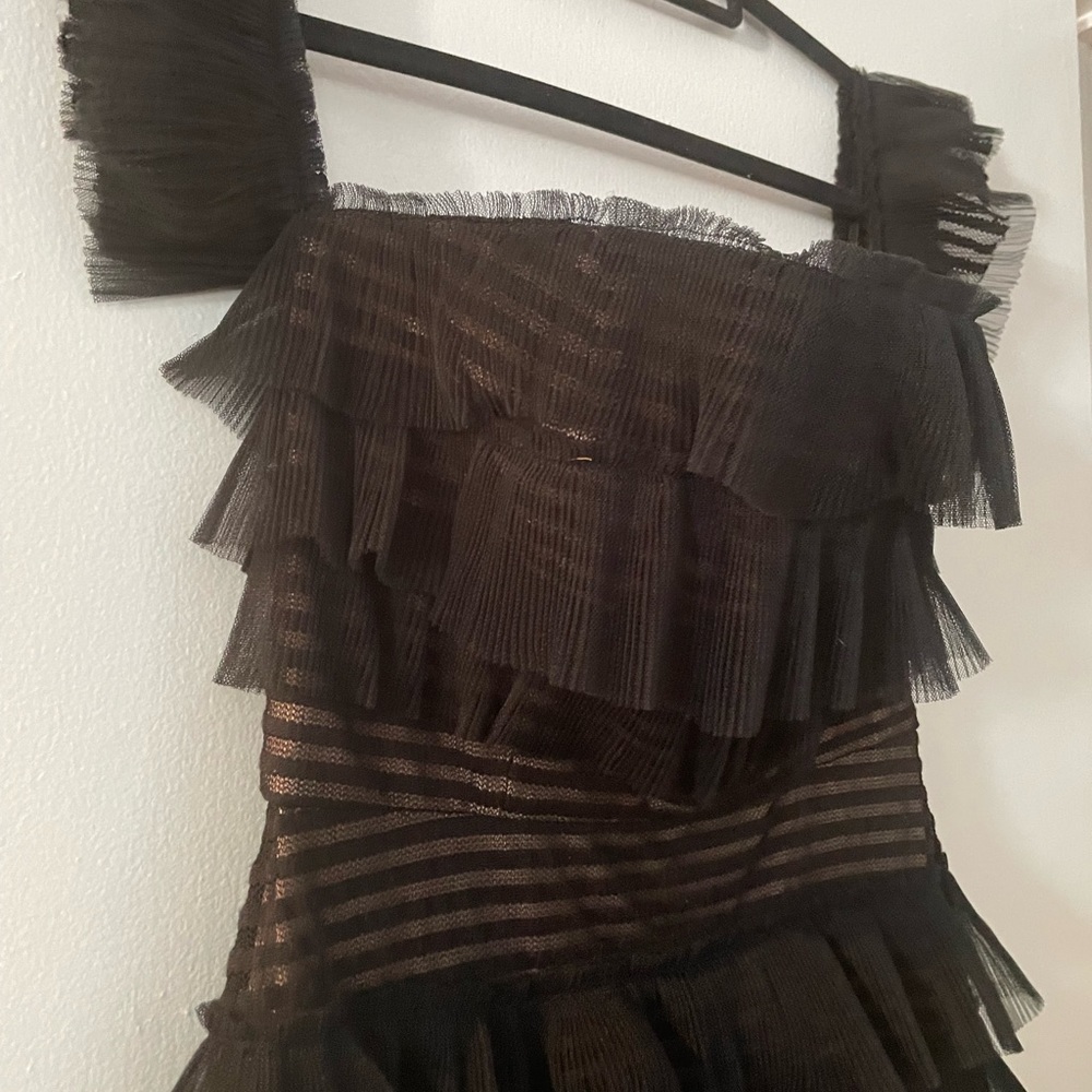 BCBG TIERED RUFFLE TULLE EVENING GOWN
